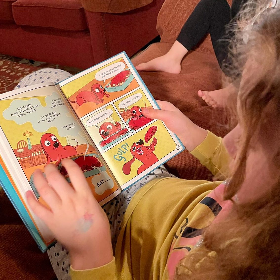 It’s the last weekend in February, with only a few days left to add to your Read-A-Thon reading logs! Isabelle in Grade 2 recommends the graphic novel series “Weenie, featuring Frank & Beans” (here she’s reading Book 1: Mad About Meatloaf). 

Let us know if you’re looking for book inspo and we’re happy to share recommendations! Every minute counts for a chance to win individual and class prizes. We’re in the home stretch - you can do it! 📚 #rodenreadathon